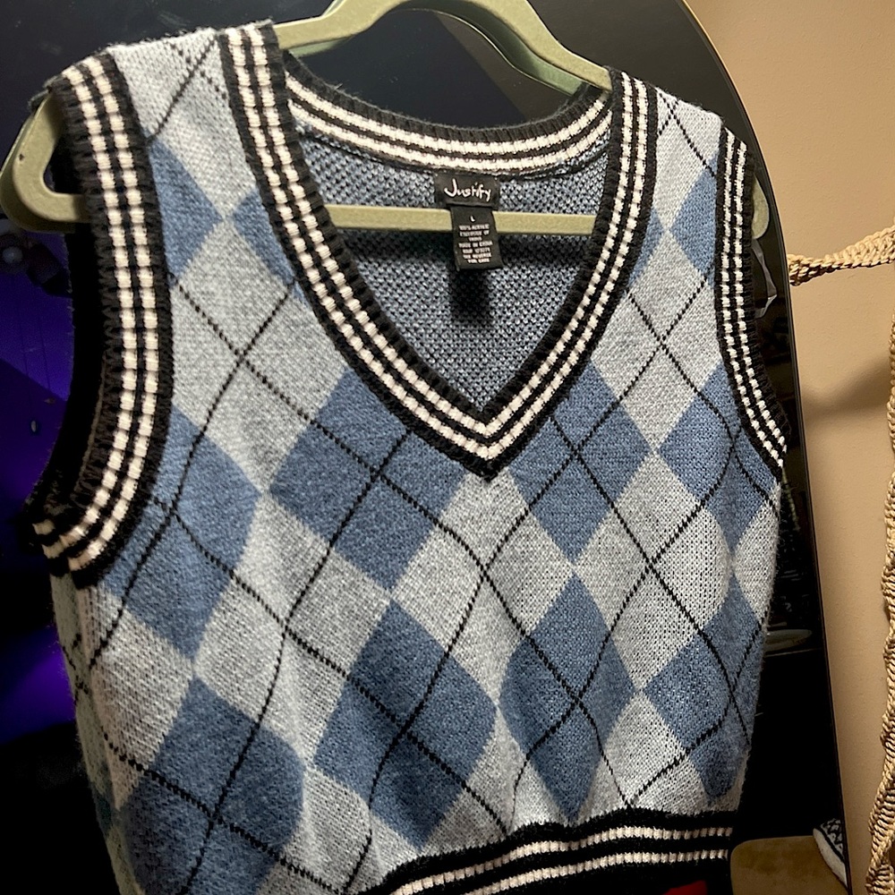 Women’s Argyle Pattern Cropped Sweater Vest